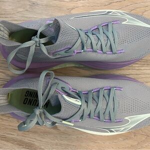 Mizuno Women's Neo Vista size 8.5